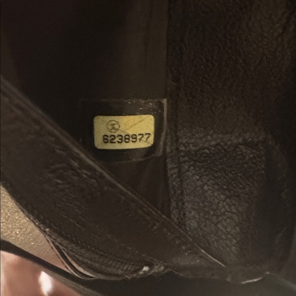 CHANEL Vintage Caviar Bi-fold Wallet in Black - Picture 11 of 14